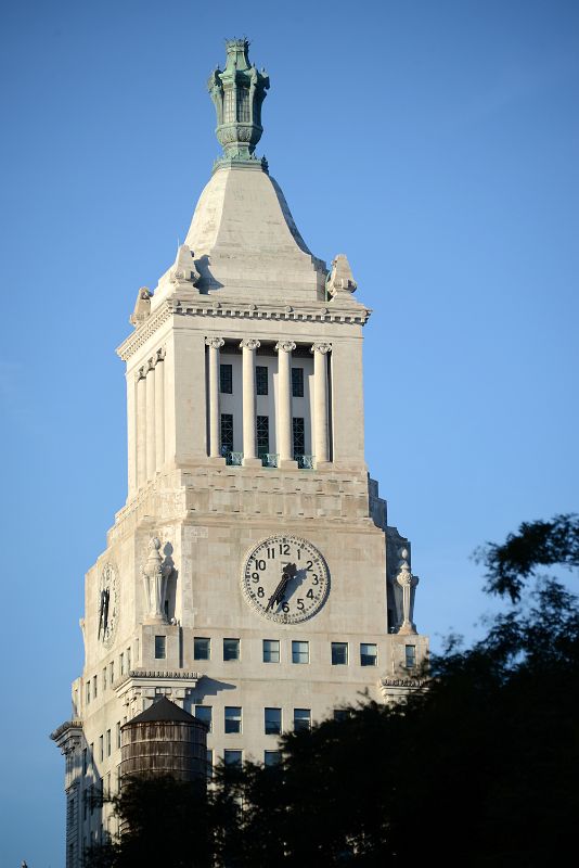 08-1 Con Edison Building Close Up In Union Square Park New York City